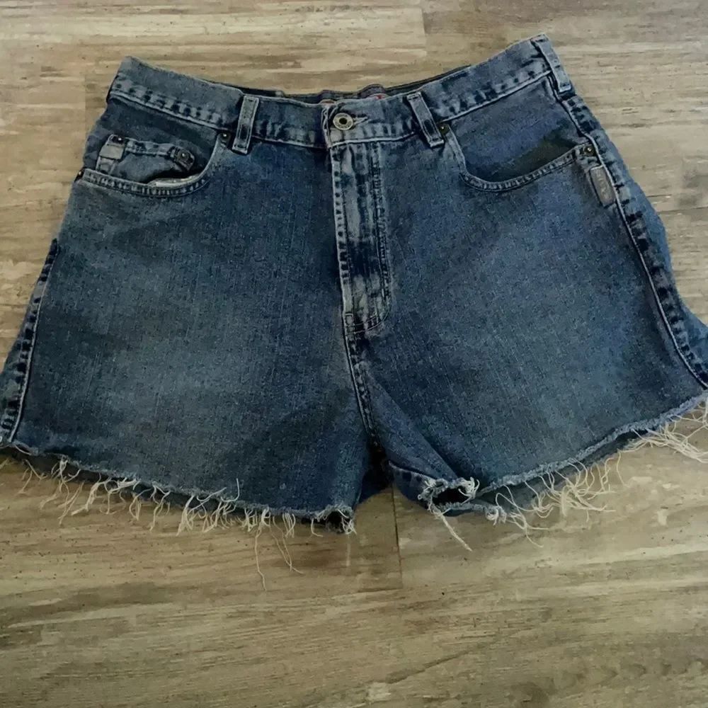 Silver jeans cutoffs sz 32